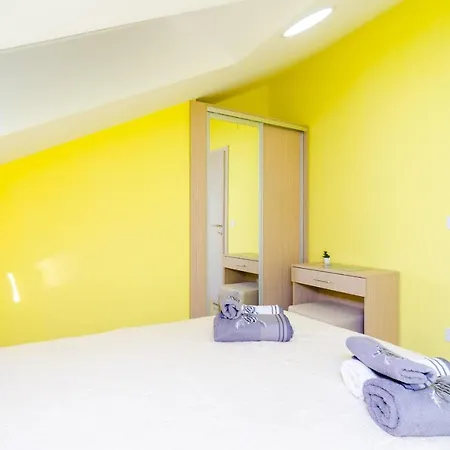 Donita - Comfort Two Bedroom With Balcony And Sea View Appartement Banići