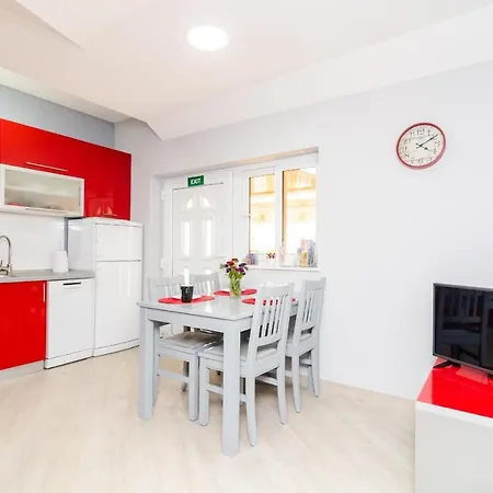 Donita - Comfort Two Bedroom With Balcony And Sea View 아파트