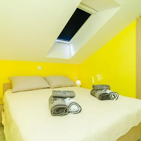 Donita - Comfort Two Bedroom With Balcony And Sea View 아파트 Banići